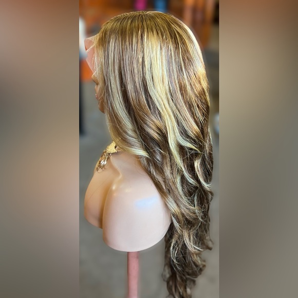 28” New Highlight transparent wig - Picture 5 of 5